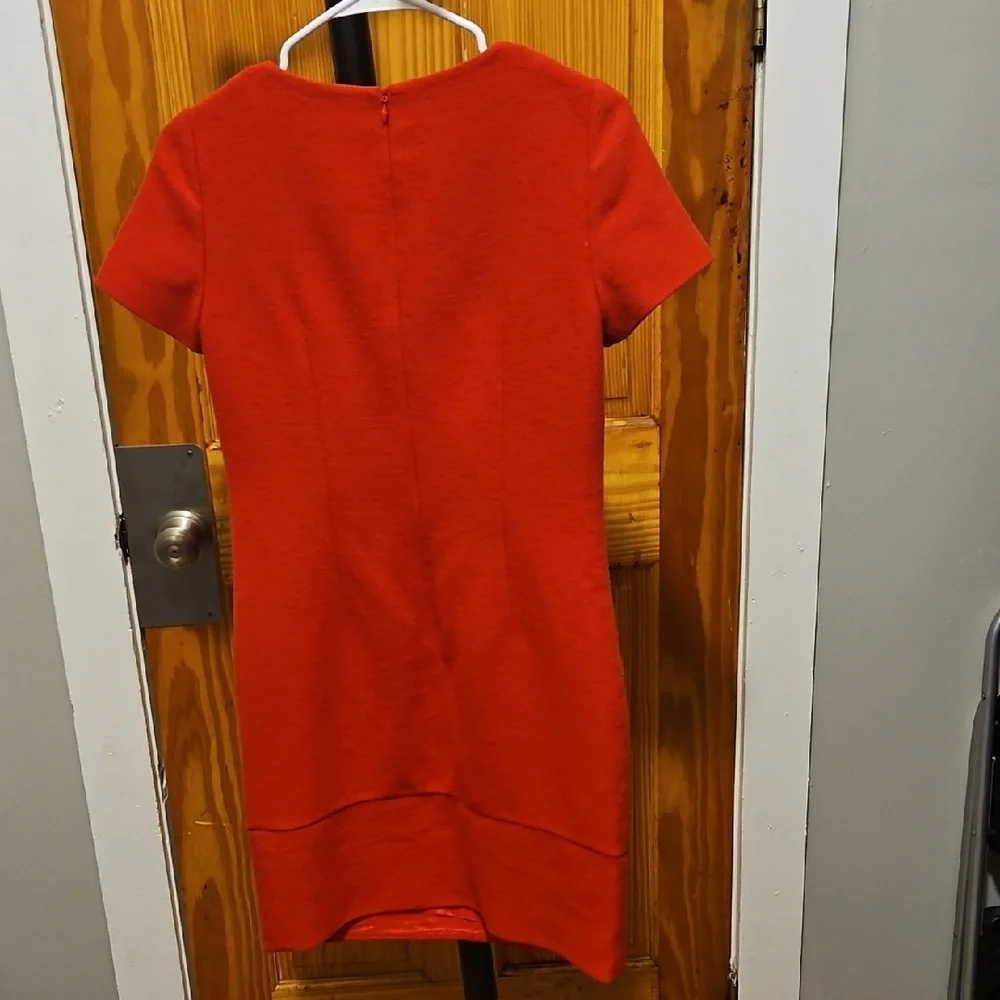 MOISELLE Elegant Red Sheath Mini Dress with Crew Neck - Picture 4 of 6